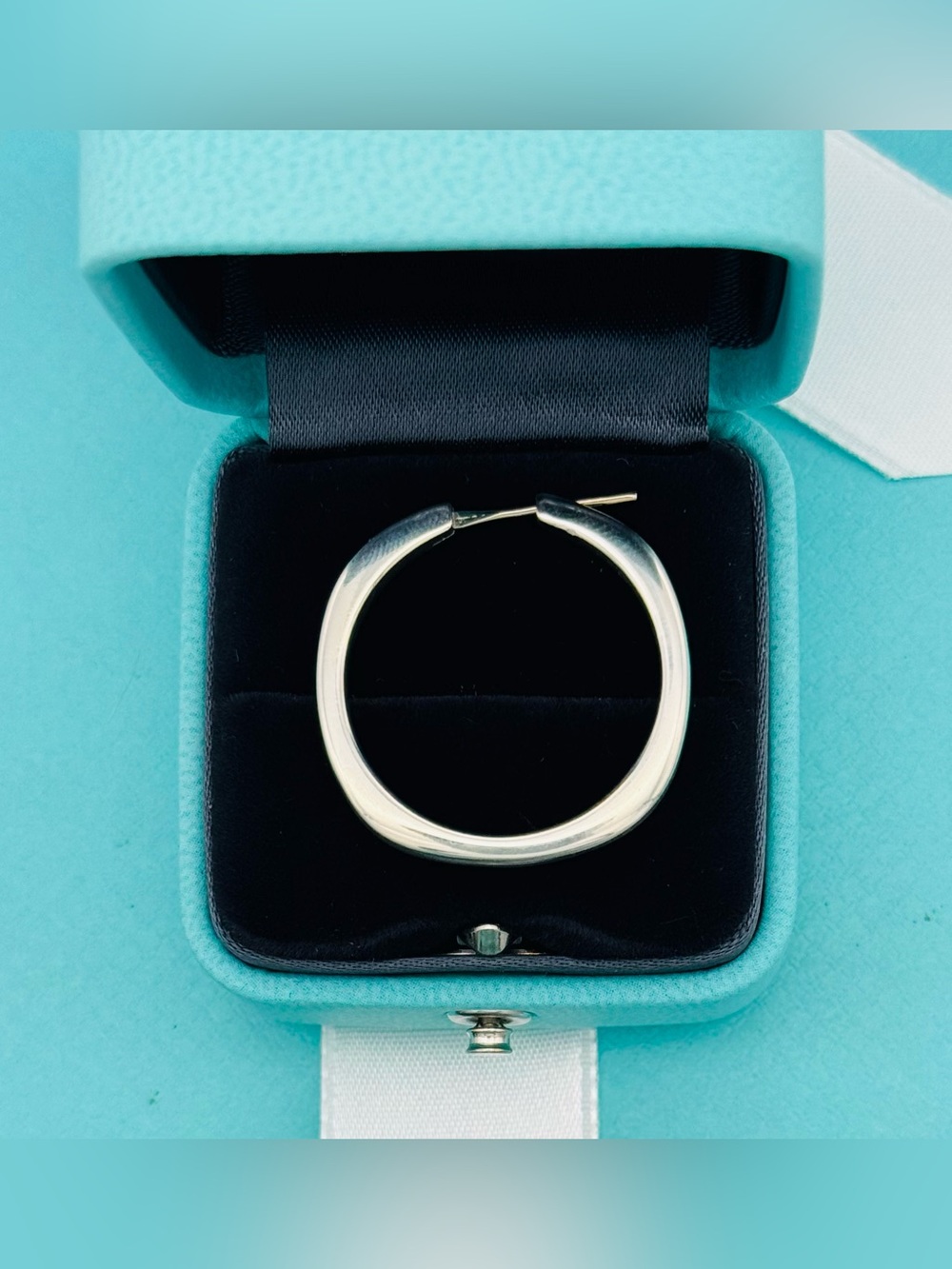 Tiffany & Co. Cushion hoop earring single replacement earring 28mm